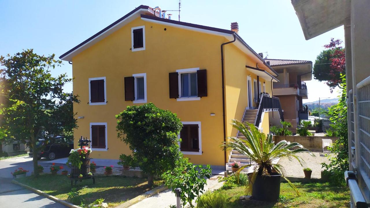 Casale e tenuta Cortile Nel Conero immerso nelle colline marchigiane